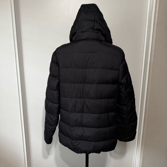 Uniqlo Women's Black Puffer Jacket - Picture 5 of 10